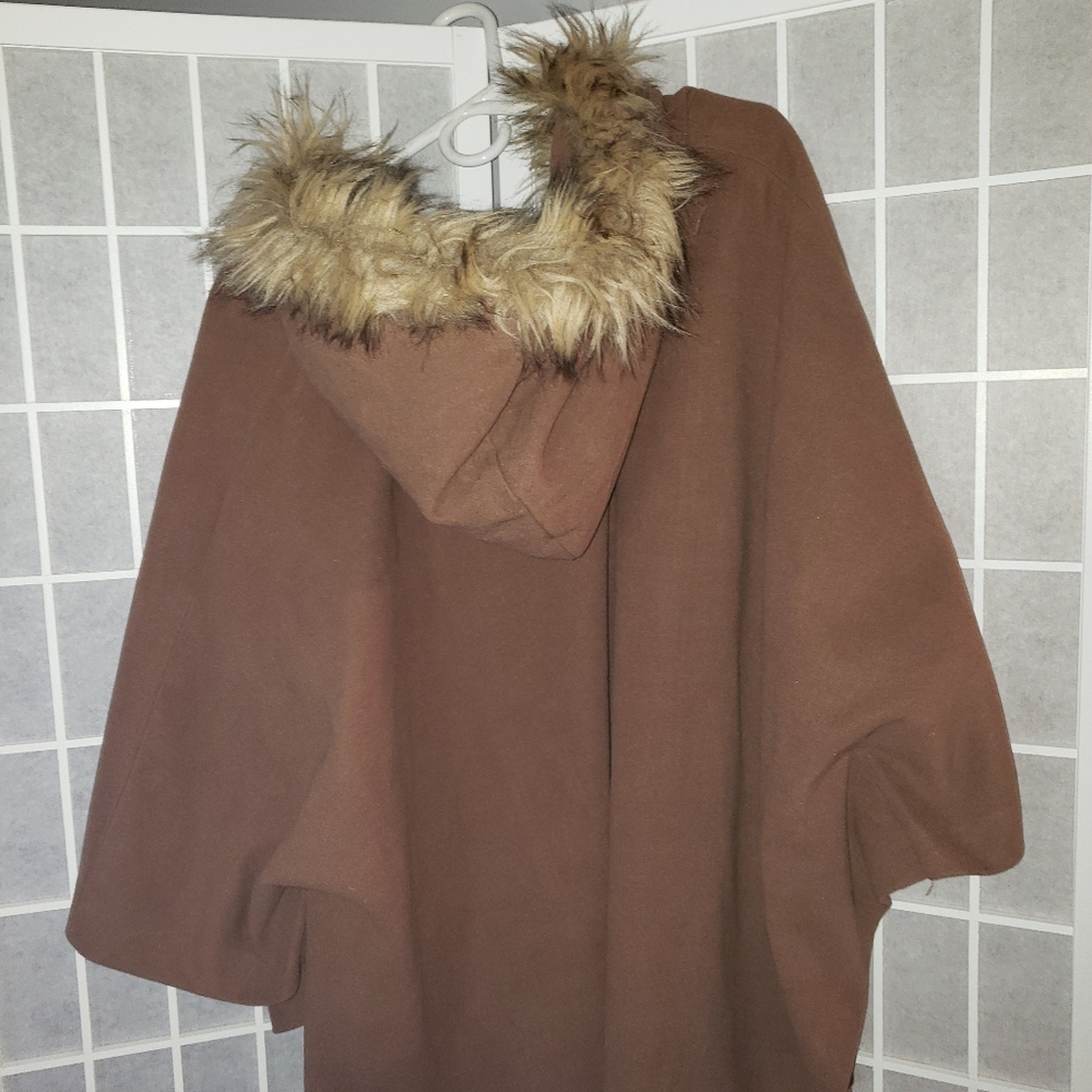 Hooded Poncho - Picture 3 of 4